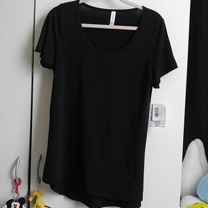 LuLaRoe Noir Classic T in Medium
